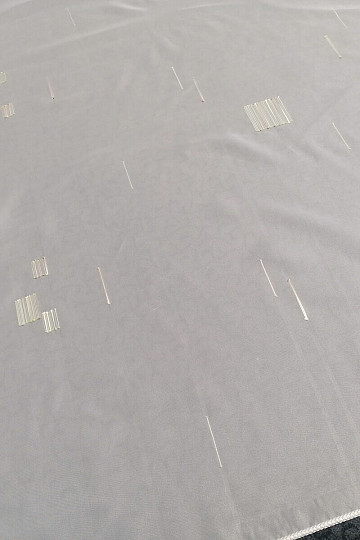Bijela voile zavjesa sa zeleno-bež vezom
