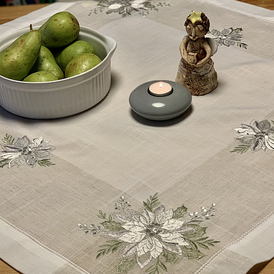 Vezeni božićni stolnjaci i šalovi Srebrna zvijezda