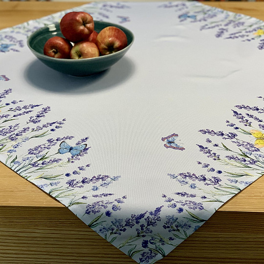 Stolnjaci i šalovi ljubičaste boje lavande s leptir mašnama