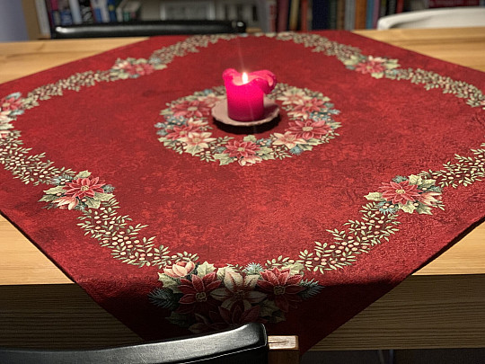 Božićni gobleni stolnjaci i šalovi BOŽIĆNE RUŽE - CRVENI VIJENAC OD BOŽIKOVINE