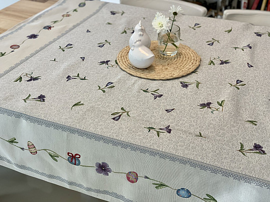 Goblen stolnjak i šal USKRSNA JAJA SA LJUBIČICAMA