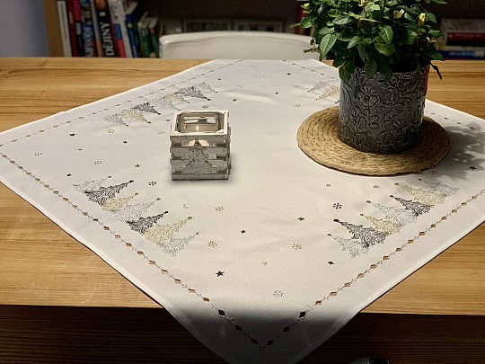 Vezeni božićni stolnjak i šalovi DRVEĆA OD BIJELOG ZLATA