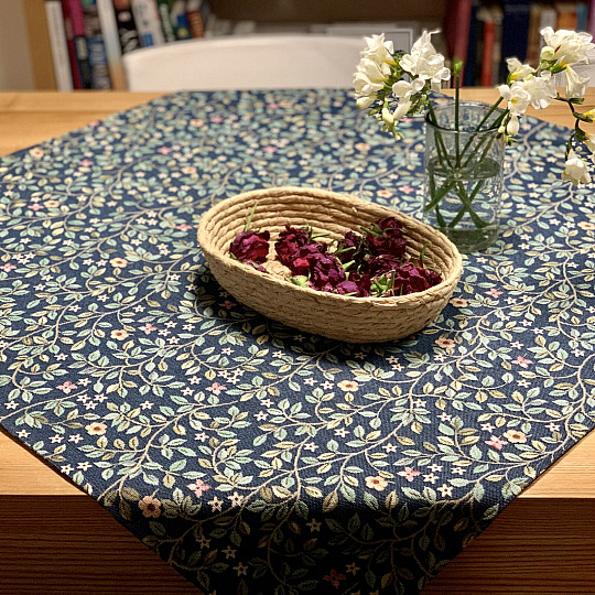 Tapiserijski stolnjak i šal DRVO SREĆE preko cijele PLAVE