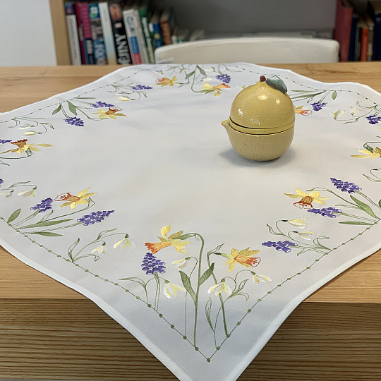 Vezeni stolnjak i šal NARCISSIS I SNJEŽNA KĆI