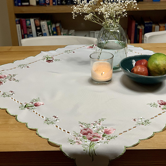 Vezeni stolnjak i šal BUKET S TULIPANIMA