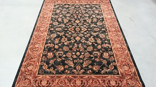 Luksuzni vuneni tepisi ROYAL all-over cvijet zeleno/crni