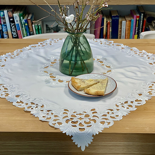 Vezeni stolnjak Čipka