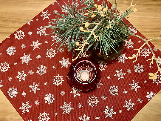 Tapiserijski stolnjak i šal CRVENA ZASTAVA