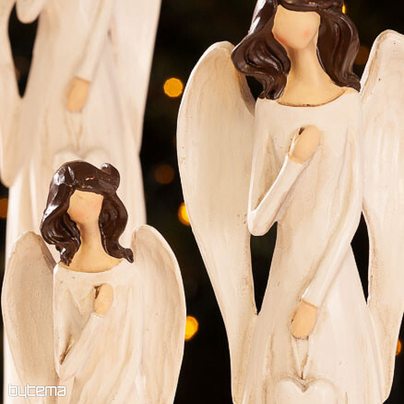 ANĐEOSKI POLJUPCI SA SRCEM