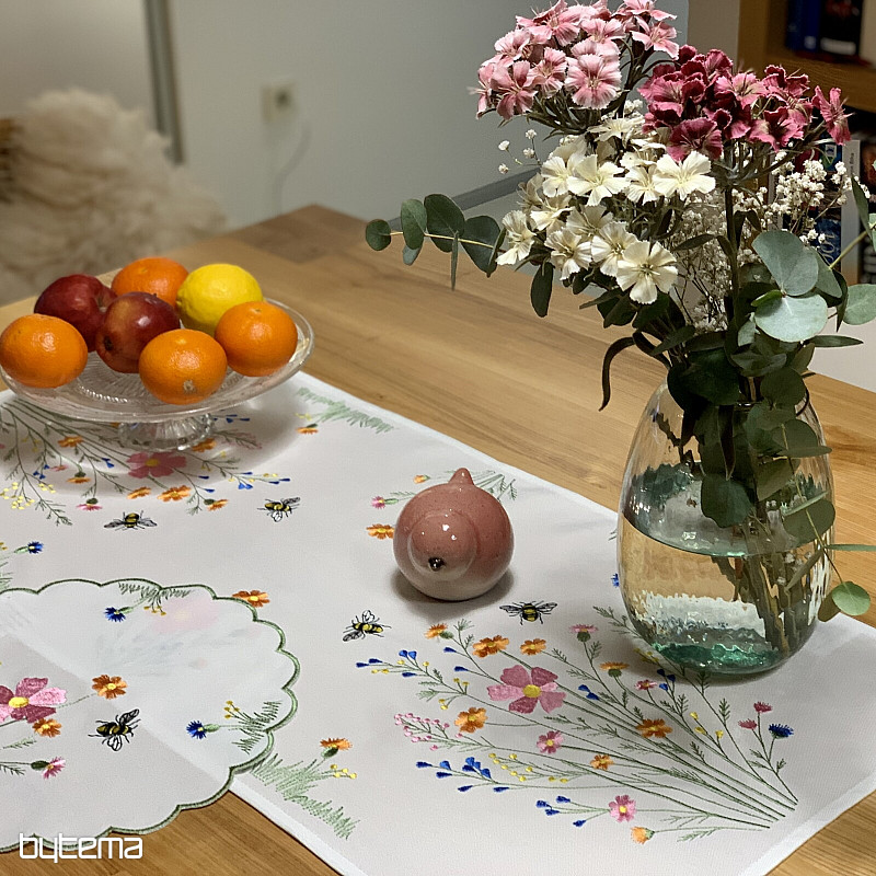 Vezeni stolnjak i šal Livada i pčele