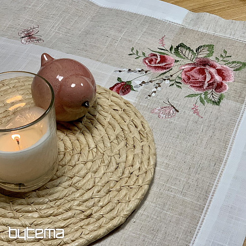 Vezeni stolnjak i šal Ruže i mačići