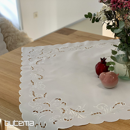 Stolnjak i šal BIJELI SAN vezeni