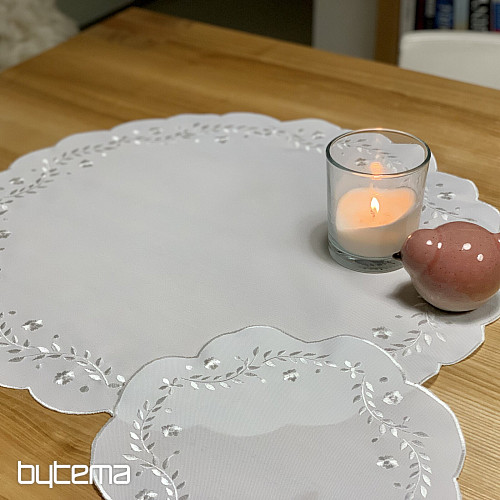 Stolnjak i šal BIJELO CVIJEĆE izvezeni